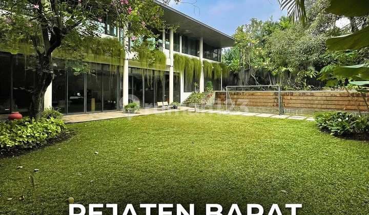 Pejaten Barat Luxury Resort House Lokasi Strategis