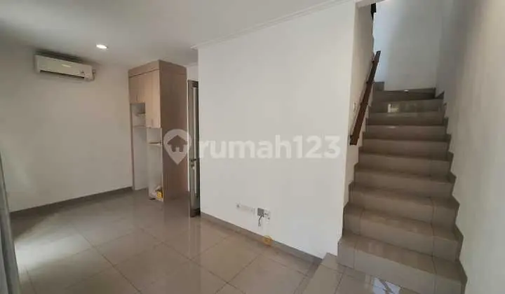 For Rent 3-Story House in Miami Cluster Pik 2, Aralia Type