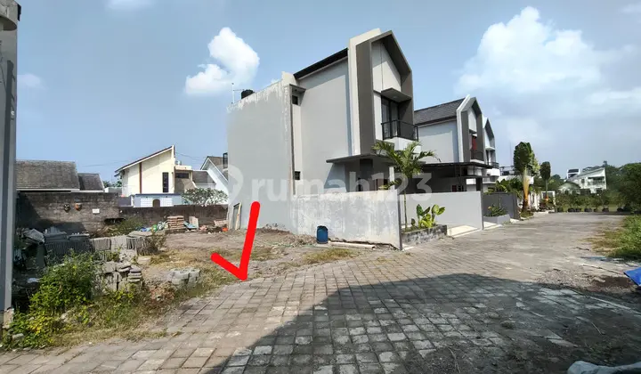 Land Parcel in Housing Complex Near Maguwharjo Stadium