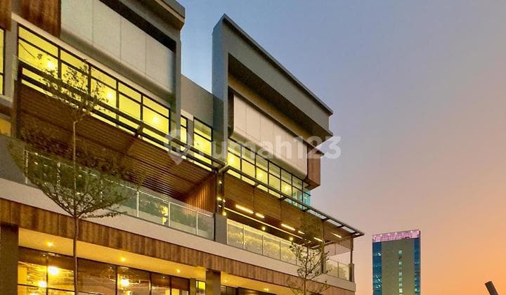 Dijual Ruko Mewah Eksklusif 3 Lantai Crystal Boulevard Type 5x15 Summarecon Bekasi