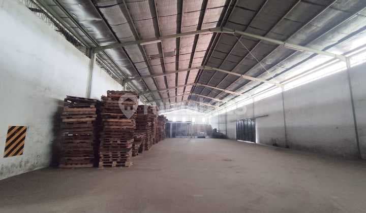 Warehouse for Rent in Cimareme Area