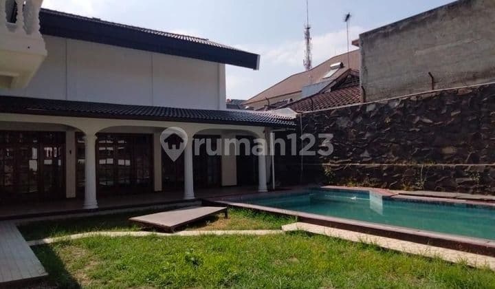 * For Rent Rumah Bagus Ada Kolam Renang di Setrasari Indah Bandung*