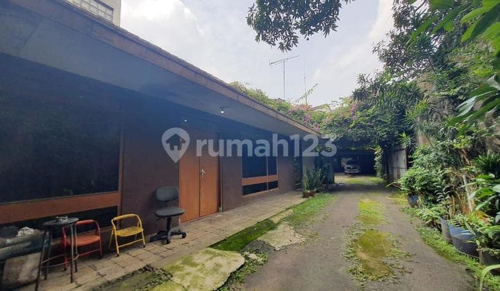 * For Sale Old House, Well-Maintained, Large Location in Cihampelas Bandung