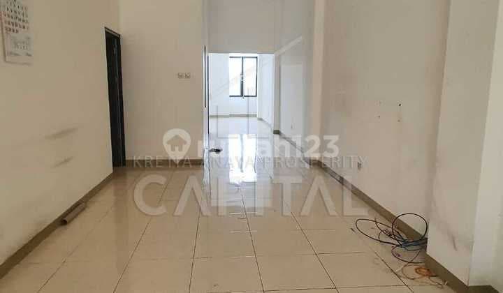 Ruko Siap Pakai dengan Lokasinya yang Strategis Cocok untuk Kantor dan Usaha Lainnya di Jalan Sukajadi