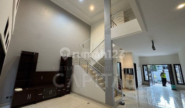 Rumah Terawat Bikin Nyaman di Taman Holis Indah 2 Siap Huni