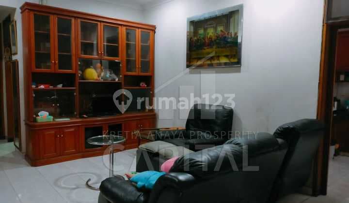 Rumah Tinggal Dalam Komplek Singgasana Pradana