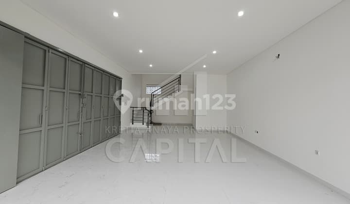 Ruko Lux dengan Lokasinya yang Strategis Banget dan Ramai di Taman Kopo Indah Cocok untuk Semua Jenis Usahamu