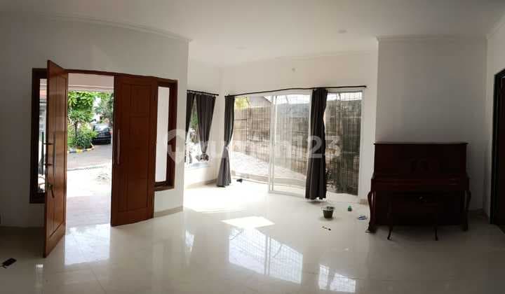 Rumah baru 6 kmr tdr hdp selatan dilippo karawaci di Jl permata parahyangan 2 Lantai