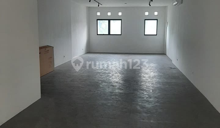 Ruko 3lt uk 4,5x15,5m di BSD bagus bersih siap pakai