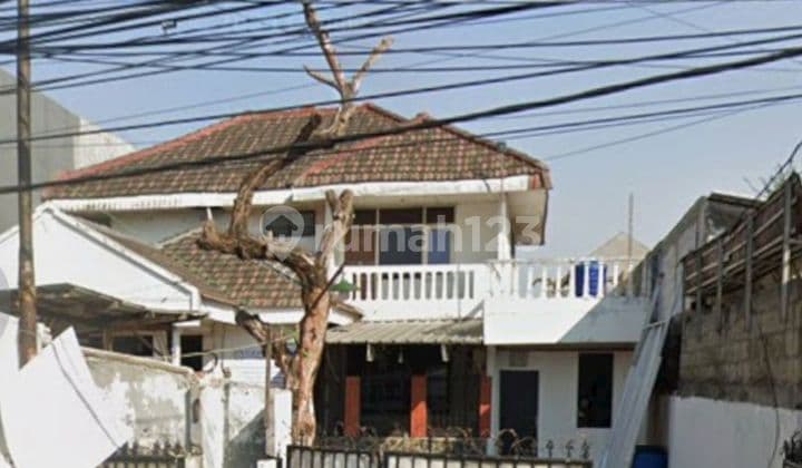 Rumah 2lt halaman luas cocok utk retail atau resto