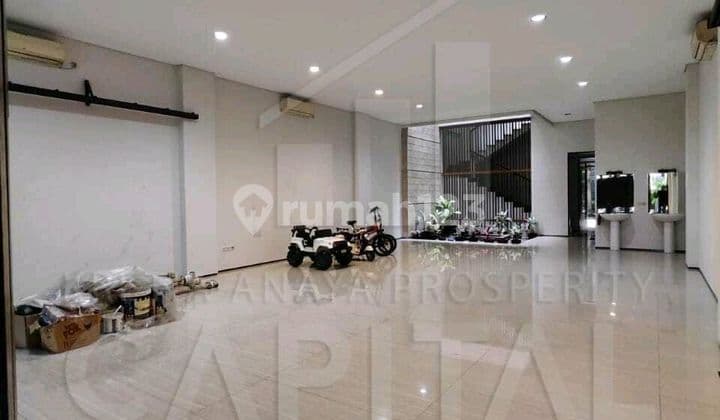 Rumah Komersil Minimalis Modern 3 Lantai Tengah Kota Di Cihampelas Bandung Kota