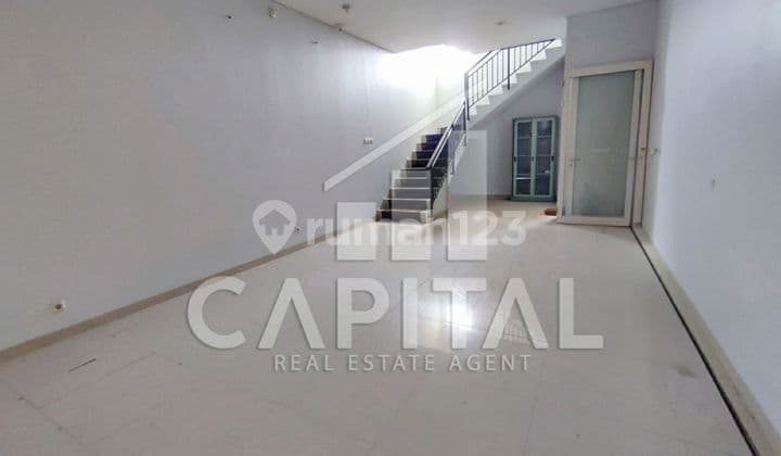 Ruko Komersil 3 Lantai Siap Huni Di
area Setra Sari Bandung Kota