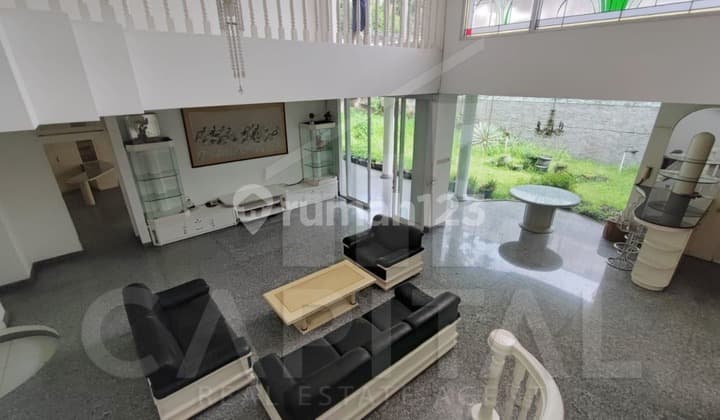 Rumah Luas Semi Furnished Sudah Renovasi Di Area Setra Sari Bandung Kota