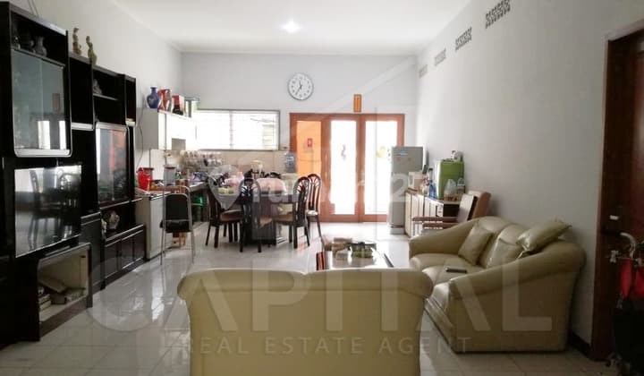 Rarely Available Spacious, Ready-to-Occupy Shophouse in the Asia Africa Business Area of Bandung City.