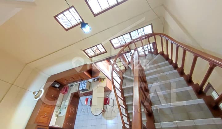 RUMAH FURNISHED TERAWAT SUDAH RENOVASI DI SETRA MURNI BANDUNG KOTA