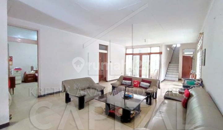 Dibawah NJOP Rumah 2 Lantai Terawat Furnished Siap Huni Tengah Kota di Area Garuda Bandung Kota