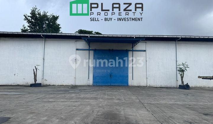 For rent, ready-to-use warehouse on Sultan Abdullah St., Makassar (al). For rent, ready-to-use warehouse on Sultan Abdullah St., Makassar (al).