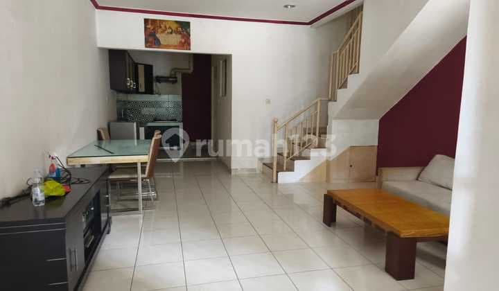 Depan Taman ...Rumah di Taman Semanan Indah