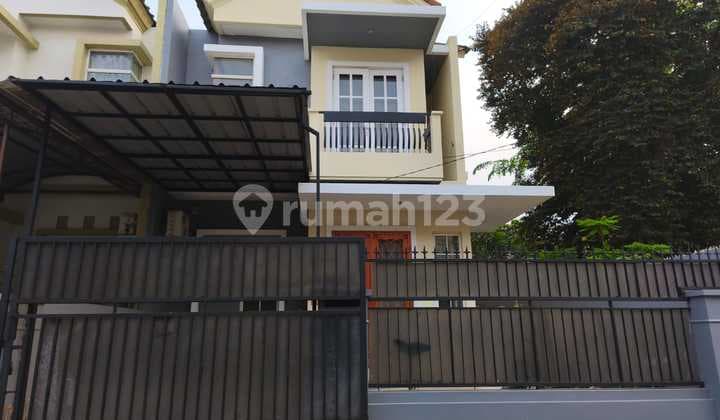 JARANG ADA ..rumah sebelah taman di Taman Semanan Indah, luas 120 meter2