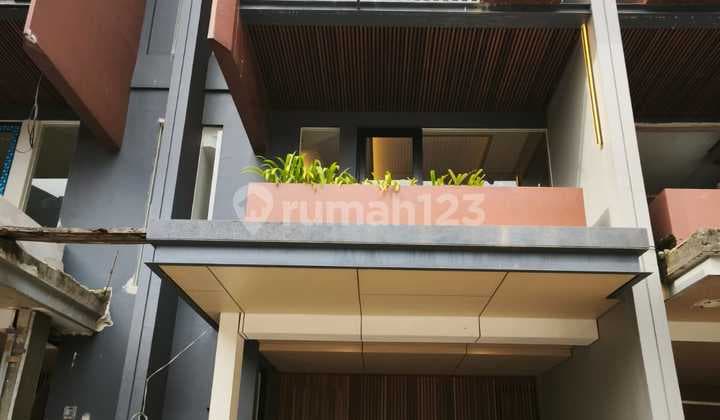 Brand New ..Rumah Dijual di Permata Buana