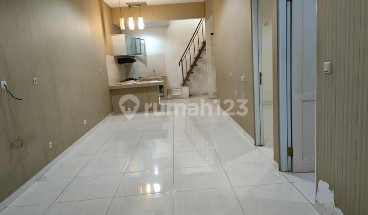 Disewakan ..Rumah di Taman Semanan Indah