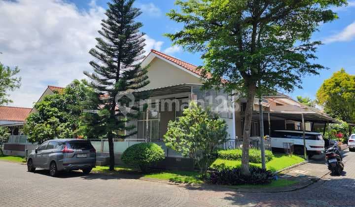 Rumah Hoek di Tatar Naganingrum Kota Baru Parahyangan
