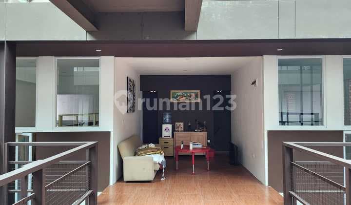 Ruang Usaha 2,5 Lantai Sayap Riau Bandung