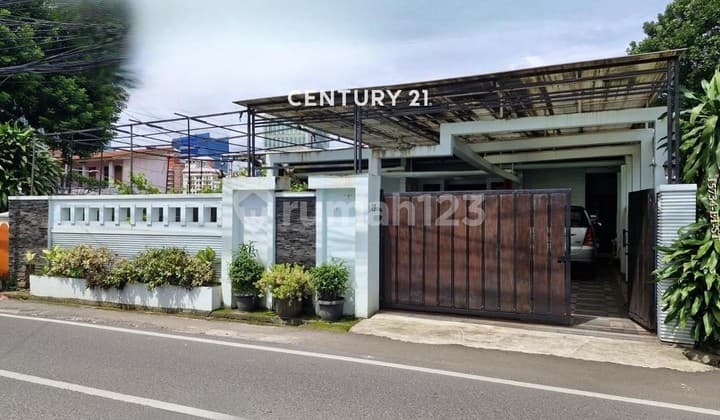 Dijual Rumah Asri dengan Tanah Luas Lokasi di Pasar Minggu