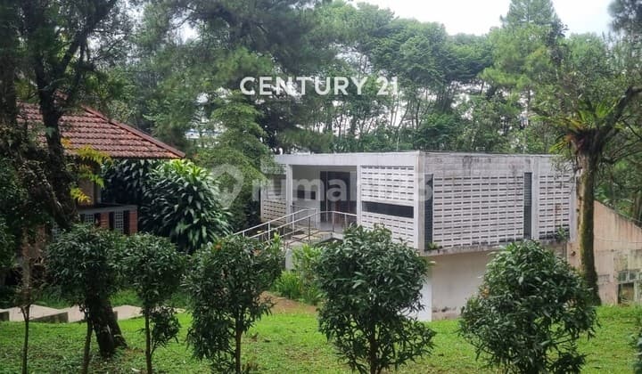 Dijual Villa di Puncak Bogor dengan View Pegunungan dan Sungai