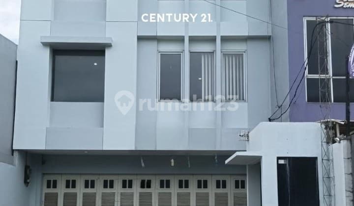 Ruko Luas Siap Pakai Dijual Lokasi Strategis Pinggir Jalan Raya