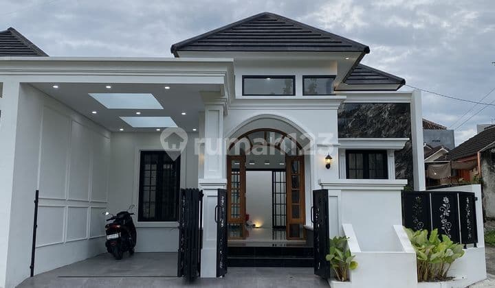 Rumah Klasikmodern Di Jl.kaliurang Km.13 Sleman Yogyakarta