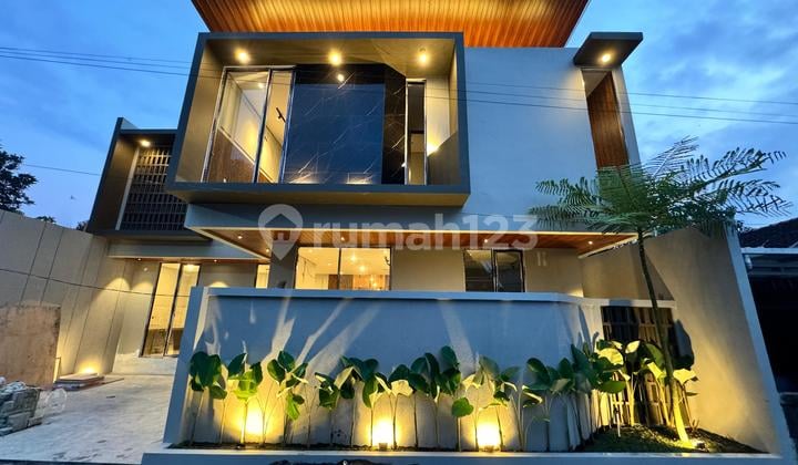Rumah Kontemporer Fully Furnished Selangkah Ke Stdion Maguwoharjo