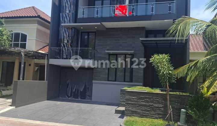Minimalis Bangunan 2,5 Lantai Rumah Citraland Fullerton
