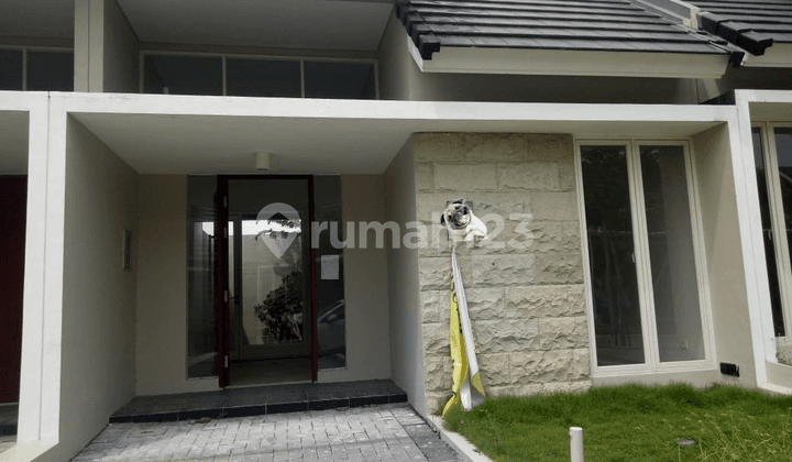 Mungil Rumah di Northwest Park Blok Na Hadap Selatan