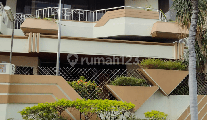 Rumah Dharmahusada Indah Timur blok L Adem Hadap Selatan