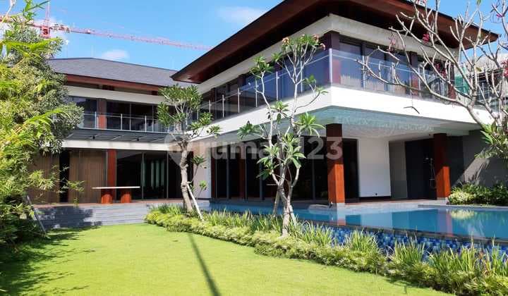 Rumah Graha Family Mewah Golf View Full Furnish Dekat Citraland