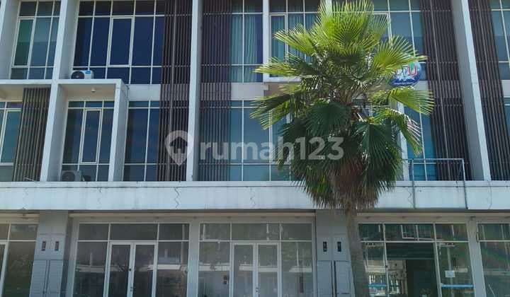 3-Story Shop House Front Block in Citraland Northwest, West Surabaya
