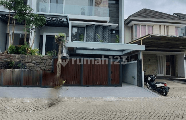 Rumah 3 Lantai di Citraland Taman Puspa Raya, Sisa 1 Unit Aja