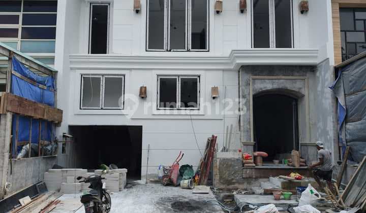 Gress Rumah 3.5 Lantai di Pakuwon Indah Cluster The Mansion
