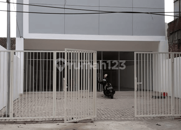 Ruko Raya Dukuh Kupang Barat Ciamik Kondisi Siap Pakai