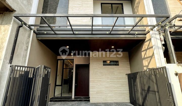 Rumah Pojok Raya Dukuh Kupang Timur I Dekat Ke Ciputra World