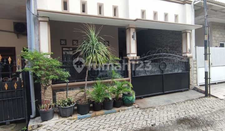 Rumah Delta Sari Indah Waru, Sidoarjo Bangunan 2 Lantai Terawat