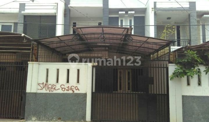 Rumah di pusat bisnis Terawat Asri di di Sedap malam Senen Jakarta pusat