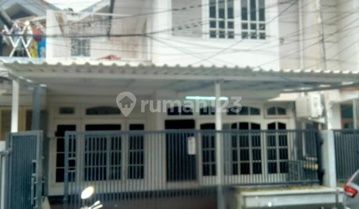 Decent House in Central Business District of Central Jakarta