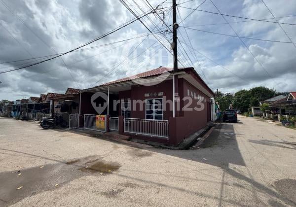 Disewakan Rumah Hook di Perum Golden Land Batam Centre