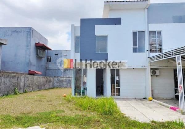 For Quick Sale: 2-Story Celebrity Puri Housing Hook Batam Center