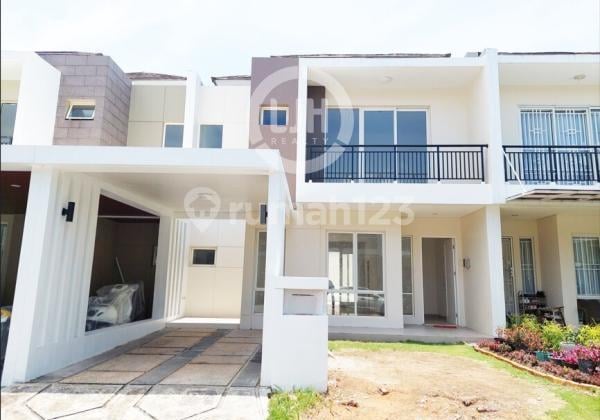 For Sale 2-Story House in Orchard Park Cluster Citrus