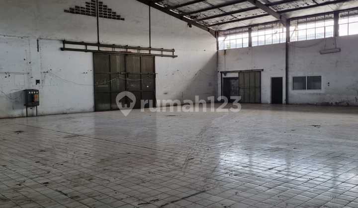 Disewakan Gudang Akses Kontainer 40ft di Cibolerang Bandung
