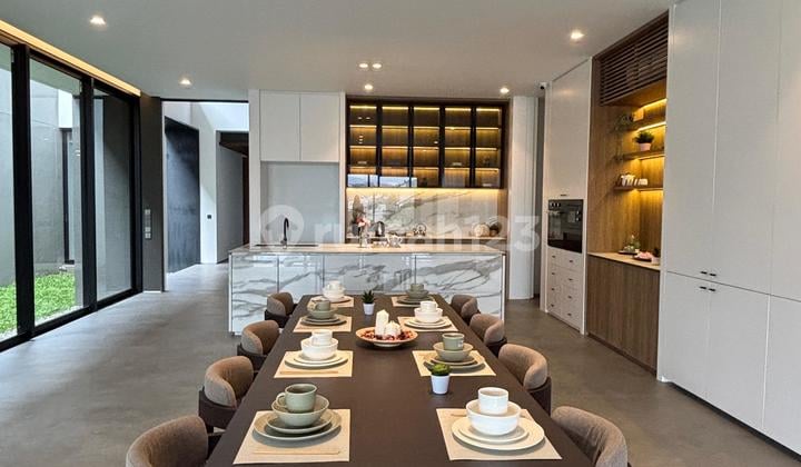 Luxury House, With Swimming Pool in Spatirasmi Kota Baru Parahyangan