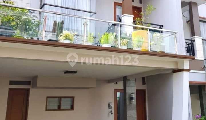 Rumah Minimalis Ada Rooftop Dan Taman Dalam Town House Kebagusan